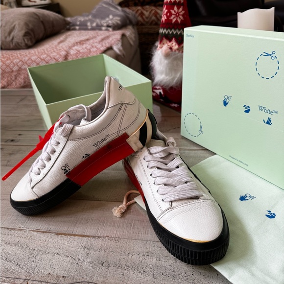 Off-White π« Low Vulcanized π« Sneakers π« - Picture 4 of 13